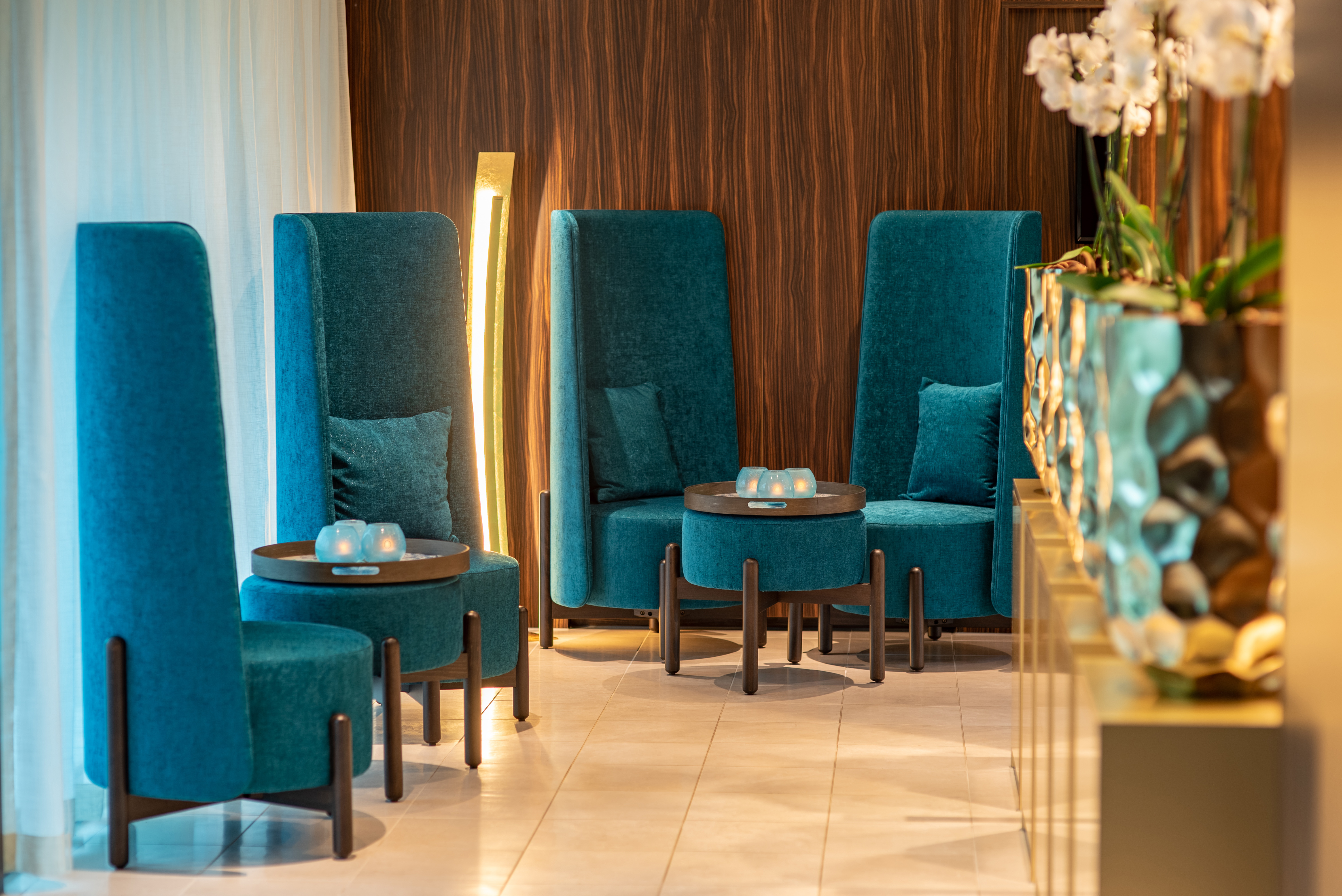 Amadeus River Cruises - Amadeus Star - Entertainment - Lobby.jpg